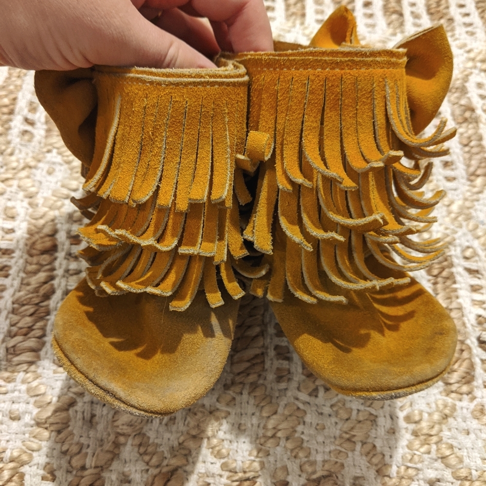 Bow and fringe moccasin boots